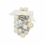 Accessoire de luxe en perles et cristaux.