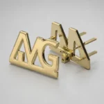Logo métallique doré AMG pour sac – Image 3